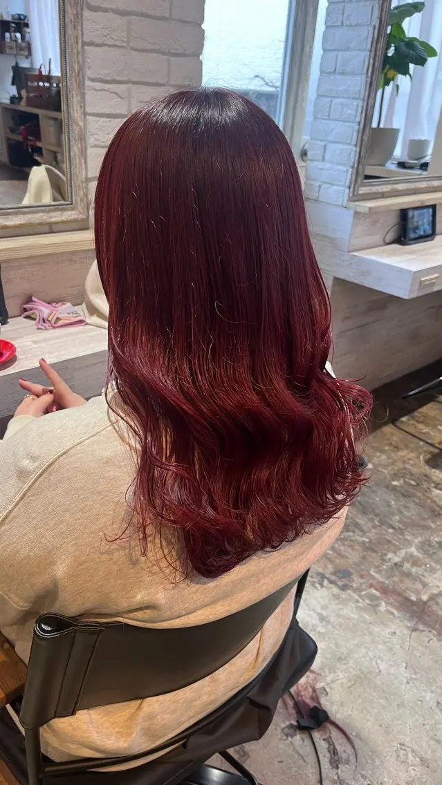 セミロング カラー ボルドーカラー レッドカラー 透明感カラー/パーマ 🌀アオノのヘアスタイル