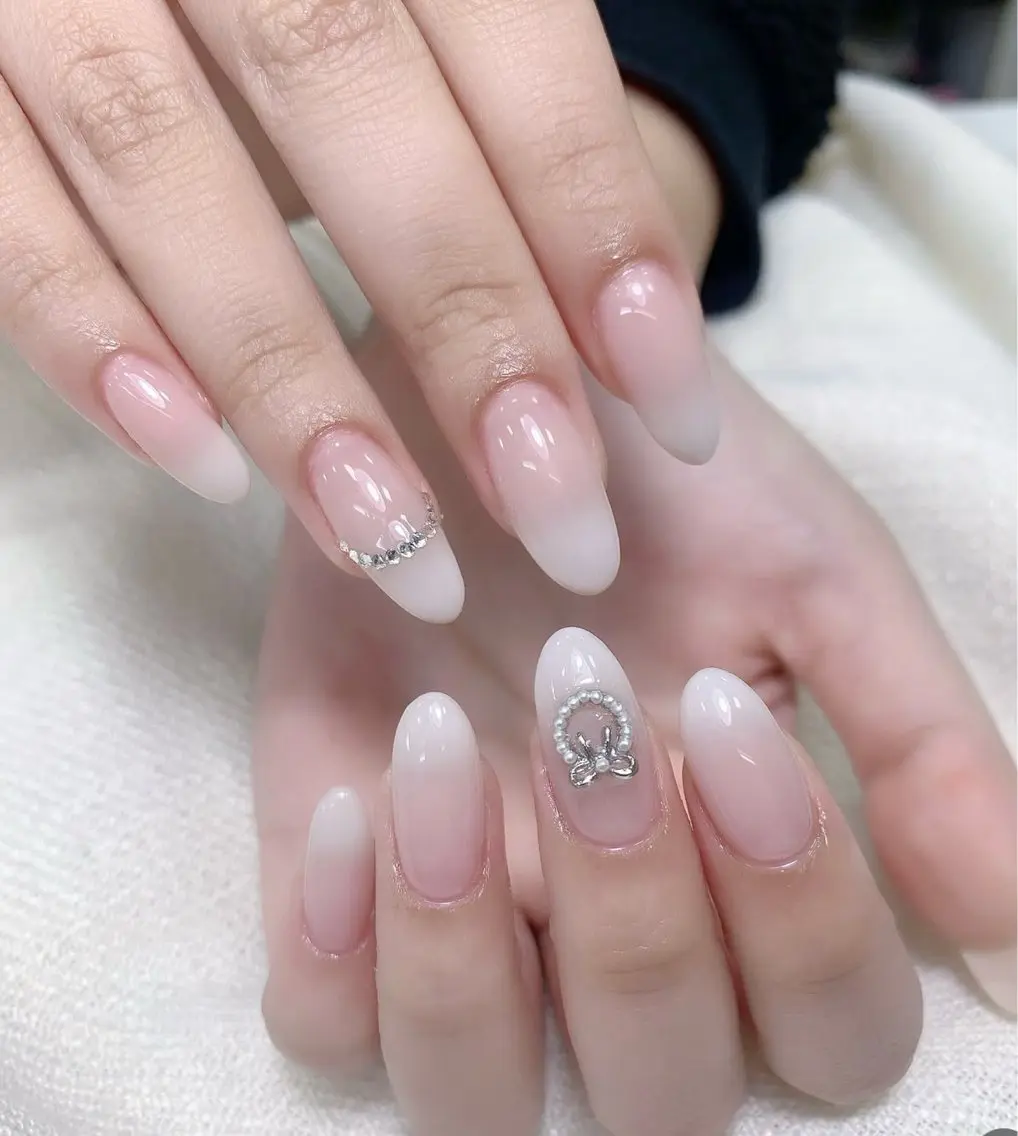 ネイル オーロラネイル 長さ出し フットネイル フレンチネイル ジェルネイル ハンドネイル sora ❄️のネイルデザイン