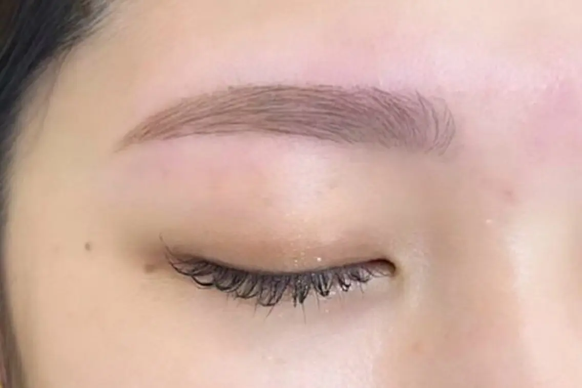 ナチュラルアーチ眉にしたい方へ🌟最後に無料で眉メイク仕上げ🎶簡単メイクレッスン付きで次の日からも綺麗が続く🪄︎︎の写真