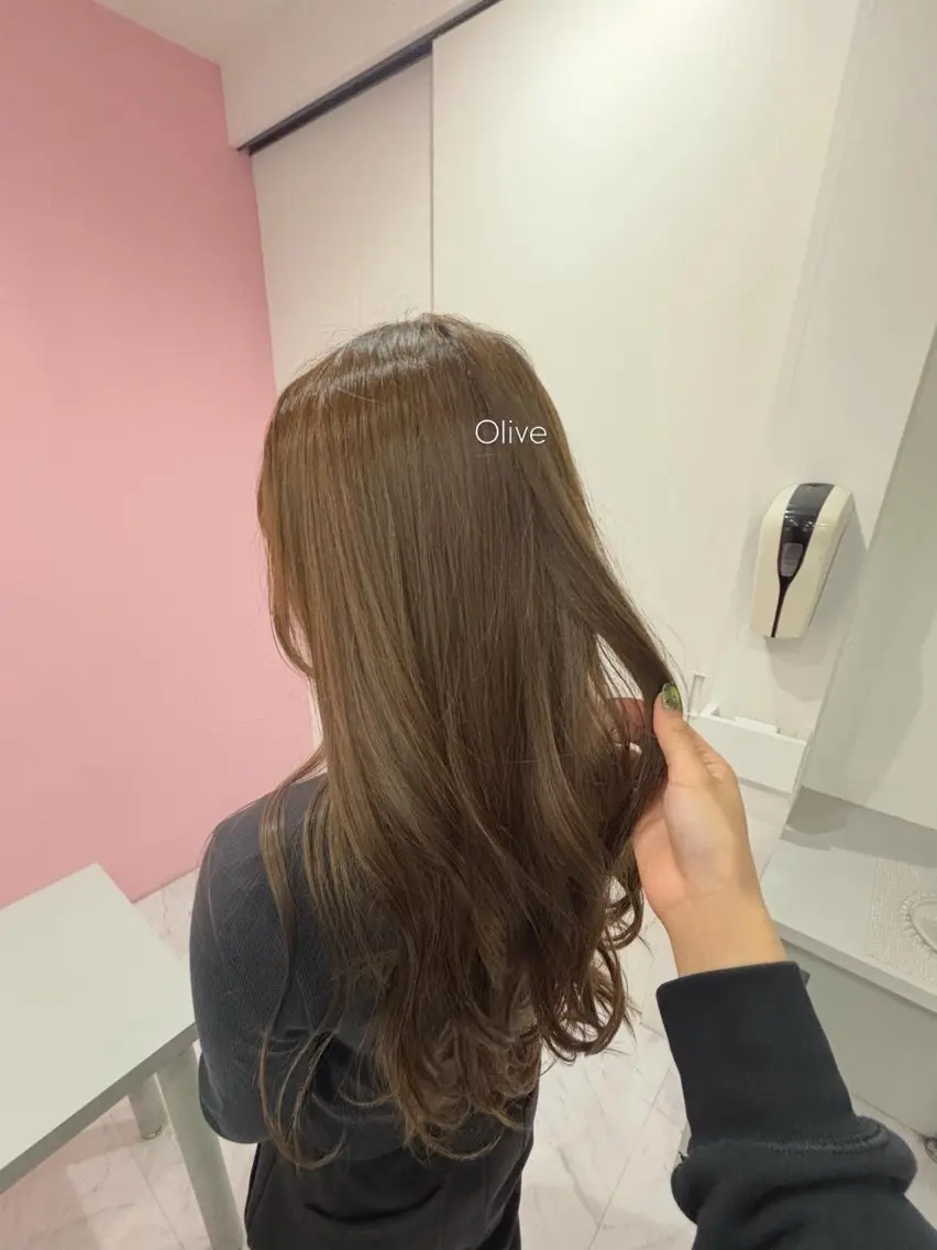 ロング カラー 大岡 芽依のヘアスタイル