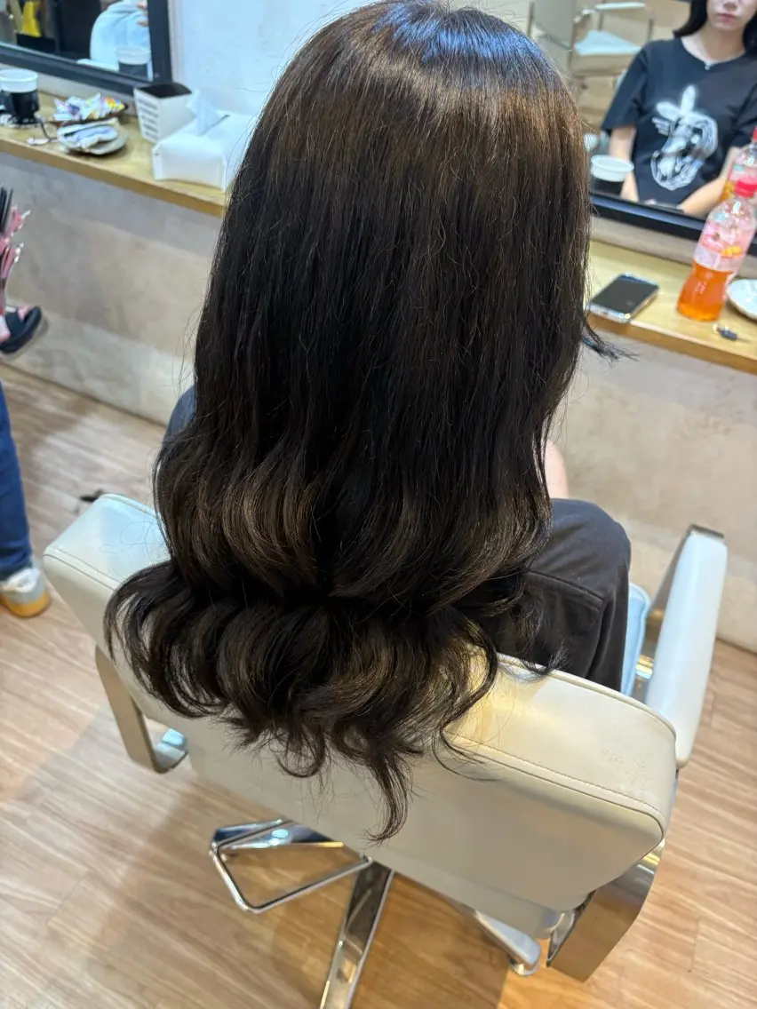 セミロング ヘアカラー トリートメント 韓国ヘアー🇰🇷 MIWAのヘアスタイル