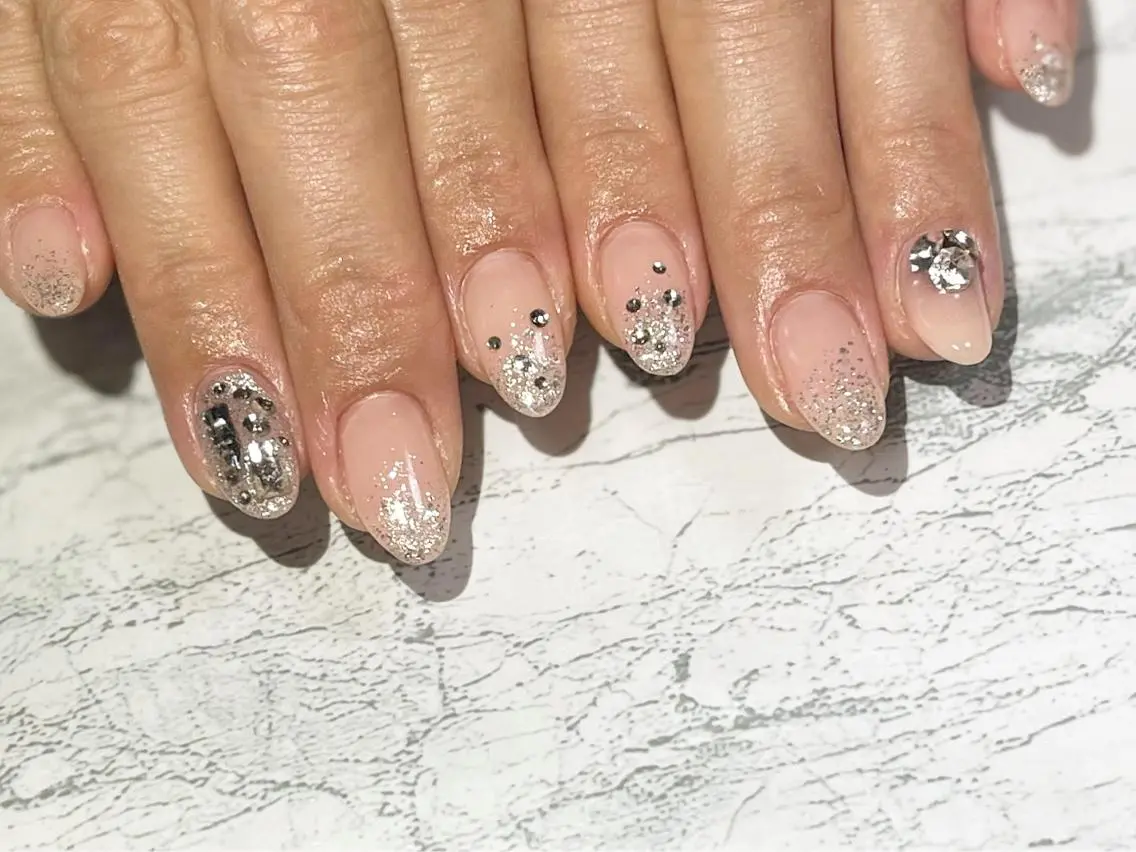 ネイル フットネイル ラメ(グリッター) ニュアンスネイル シンプルネイル 春ネイル nail fufla ♡yamane♡のネイルデザイン