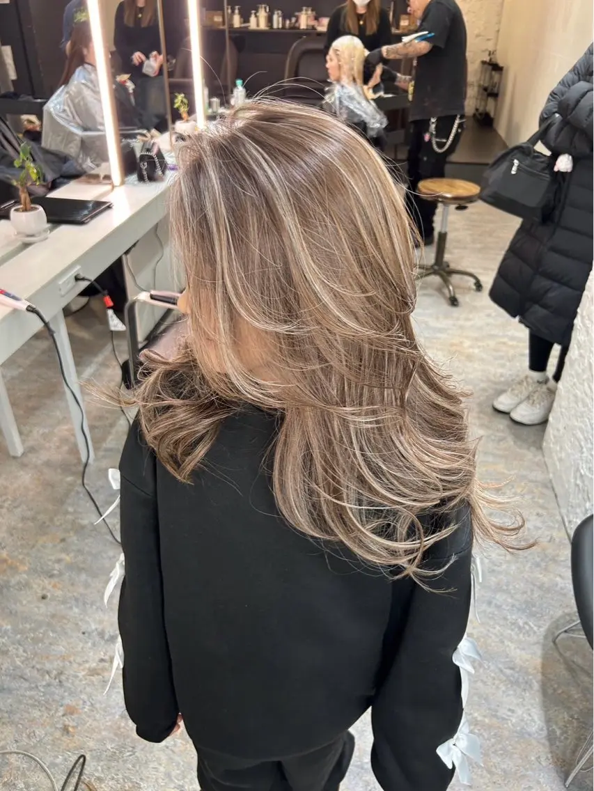 ロング カラー ハイライト白髪ぼかし メンズパーマ渋谷のヘアスタイル