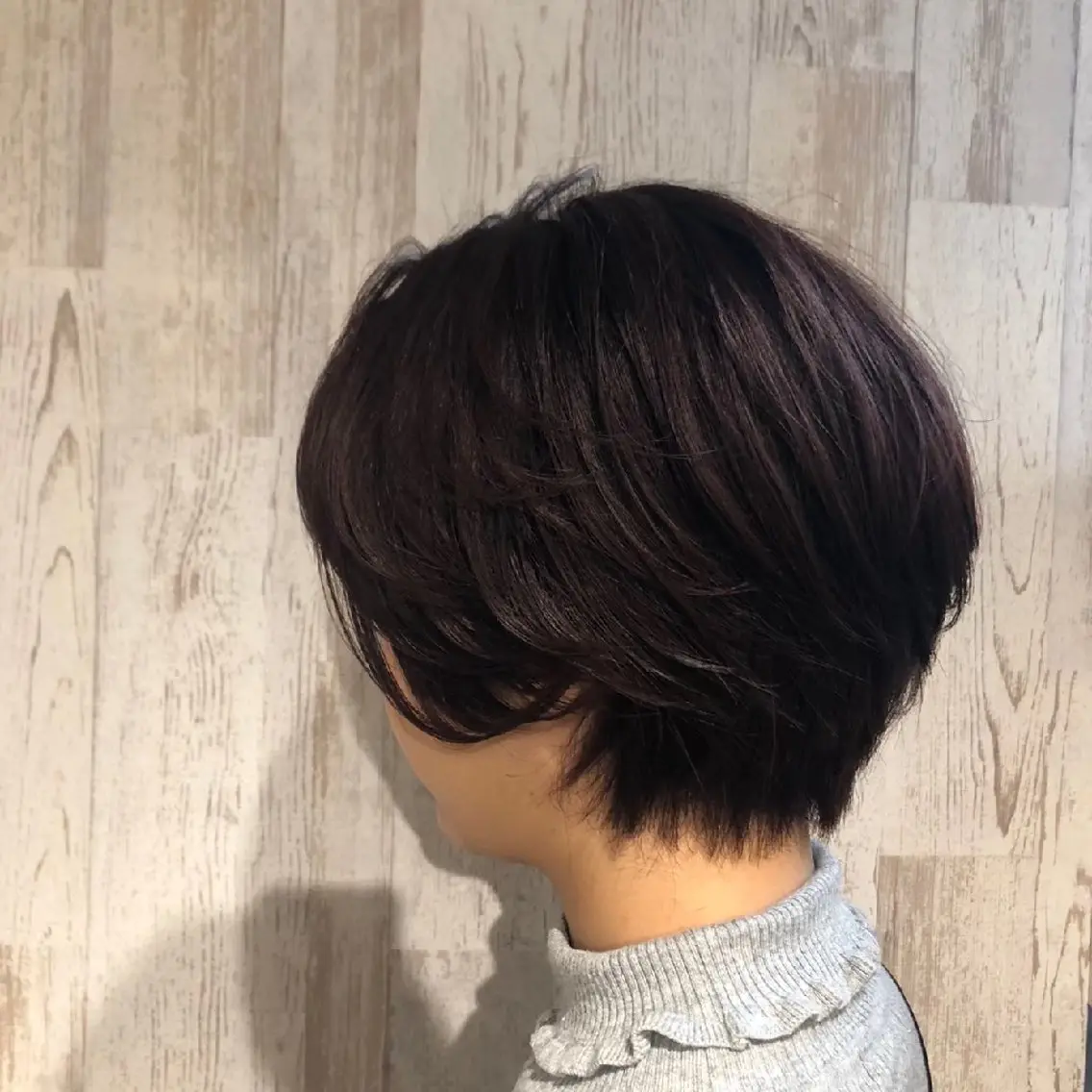 ショート カラー カット 安藤 真由のヘアスタイル