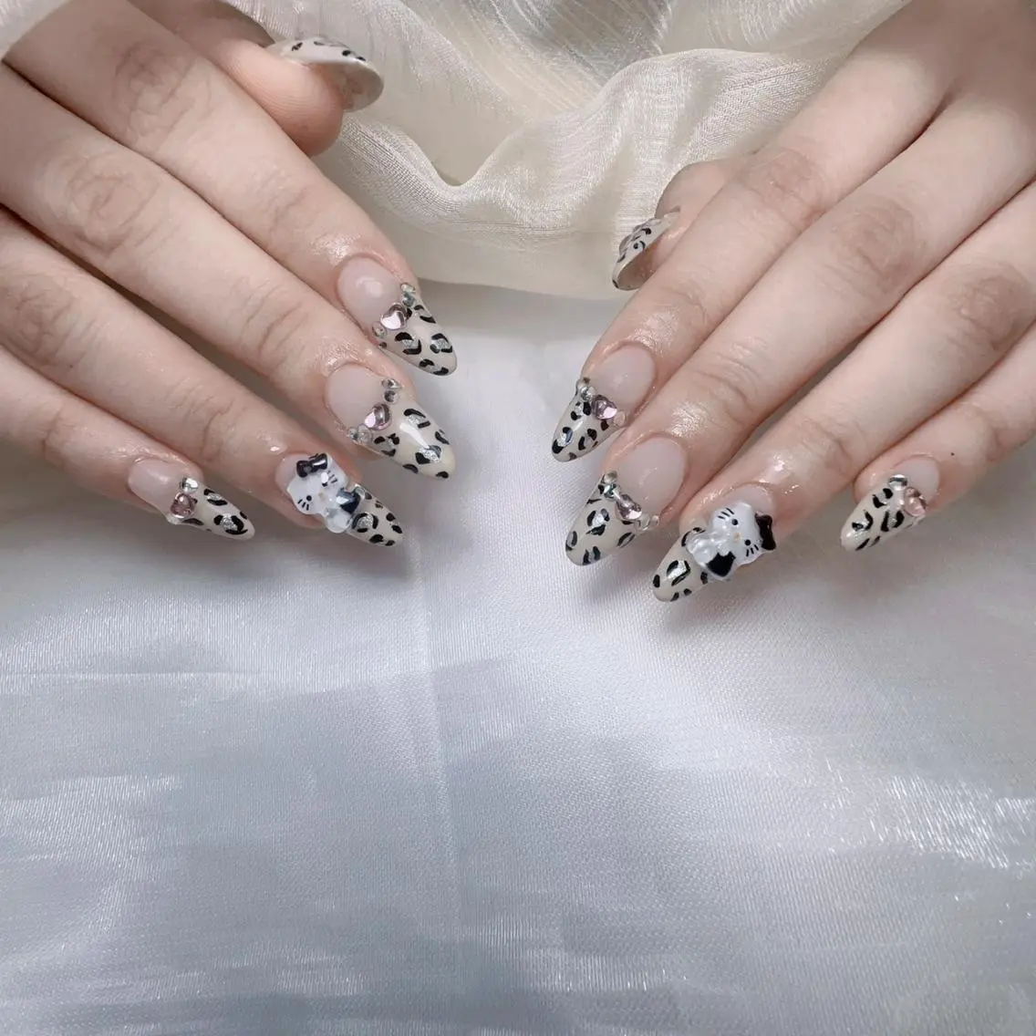 大人気💕HAND✨持ち込みデザイン120分(ご希望のデザインを送ってください)ソフトジェルオフ無料✨の写真