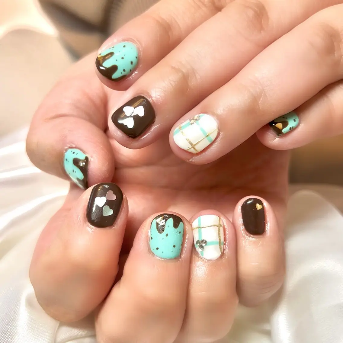ネイル 長さ出し ジェルネイル マグネットネイル 持ち込み ニュアンスネイル clover nailのネイルデザイン
