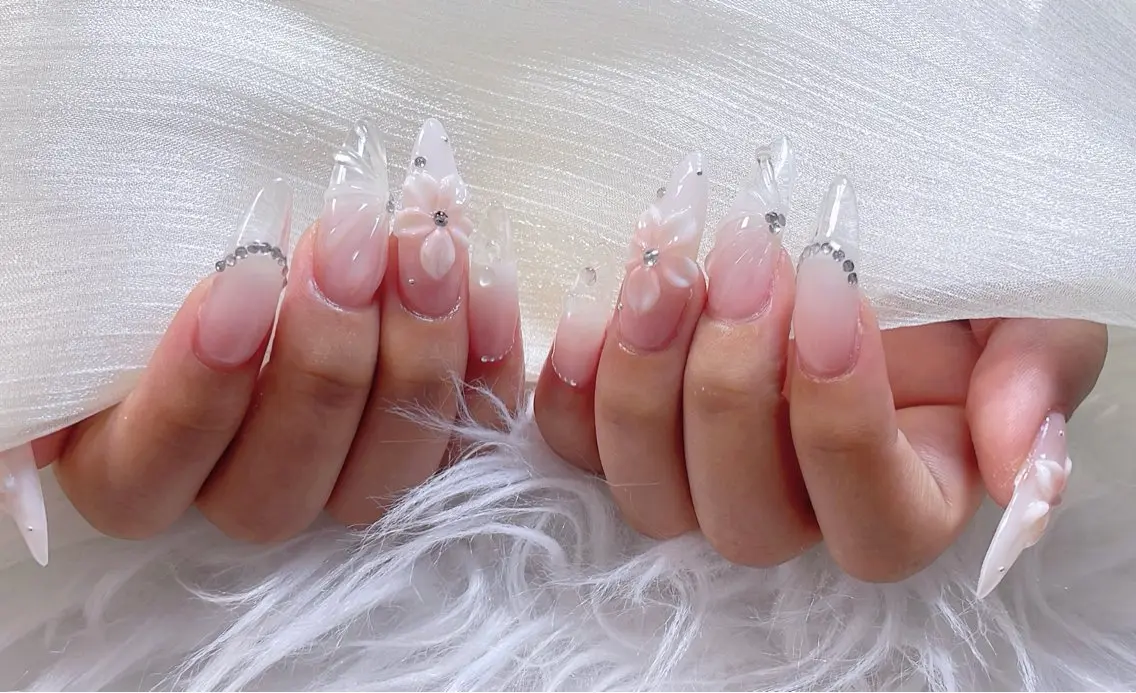 ネイル アニマル柄 チークネイル フラッシュネイル フラワーネイル フットネイル ハンドネイル B·U Nail大宮 長さだし専門店のネイルデザイン