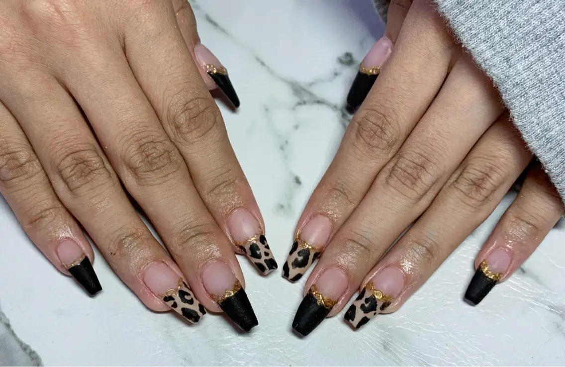 ネイル アニマル柄 アートネイル フレンチネイル ニュアンスネイル スカルプネイル ハンドネイル x.1.0.nail ♡Cのネイルデザイン