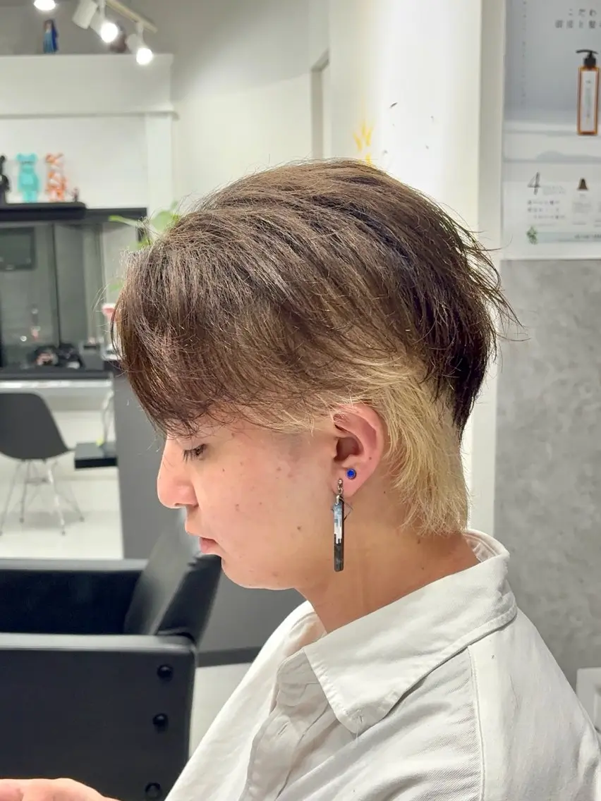 カラー メンズ センターパート メンズインナーカラー インナーカラー 💫メンズパーマ特化 美容師💫 真裟斗のヘアスタイル