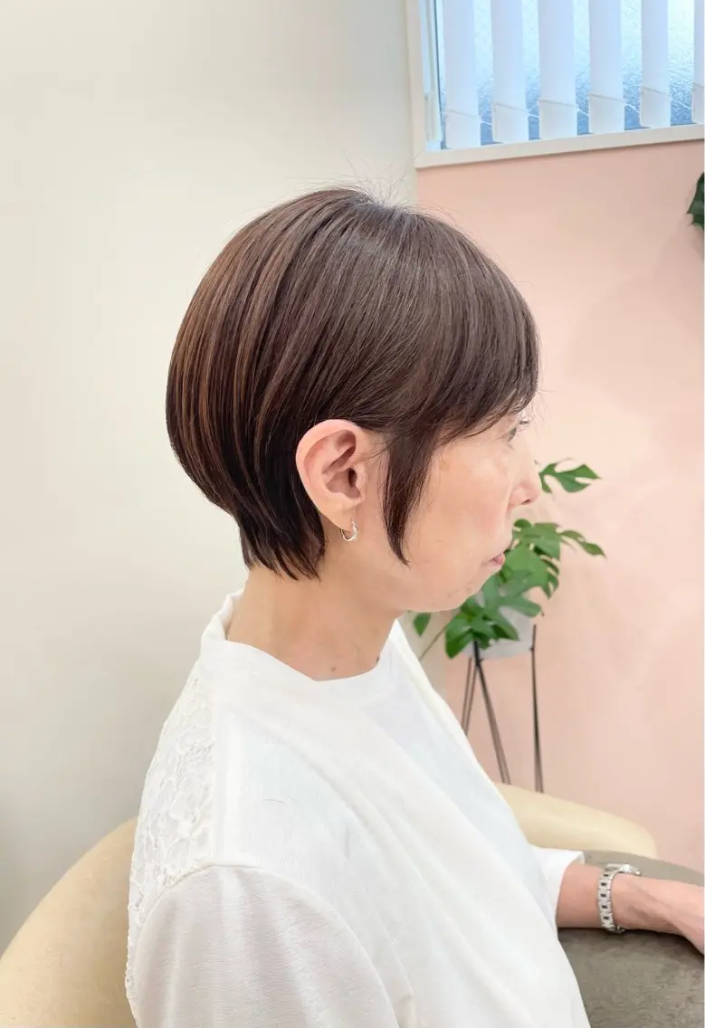 ショート ボブ ハイライト 髪質改善 似合わせカット ショートヘア ヘアカラー 中村拓磨 明るい白髪染めのヘアスタイル