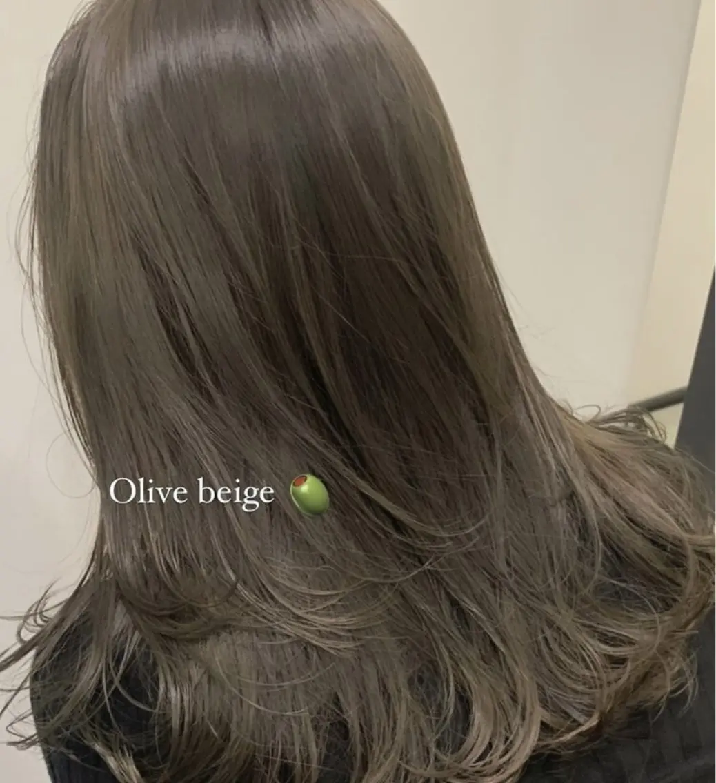 ロング 韓国風レイヤーカラー ライムのヘアスタイル