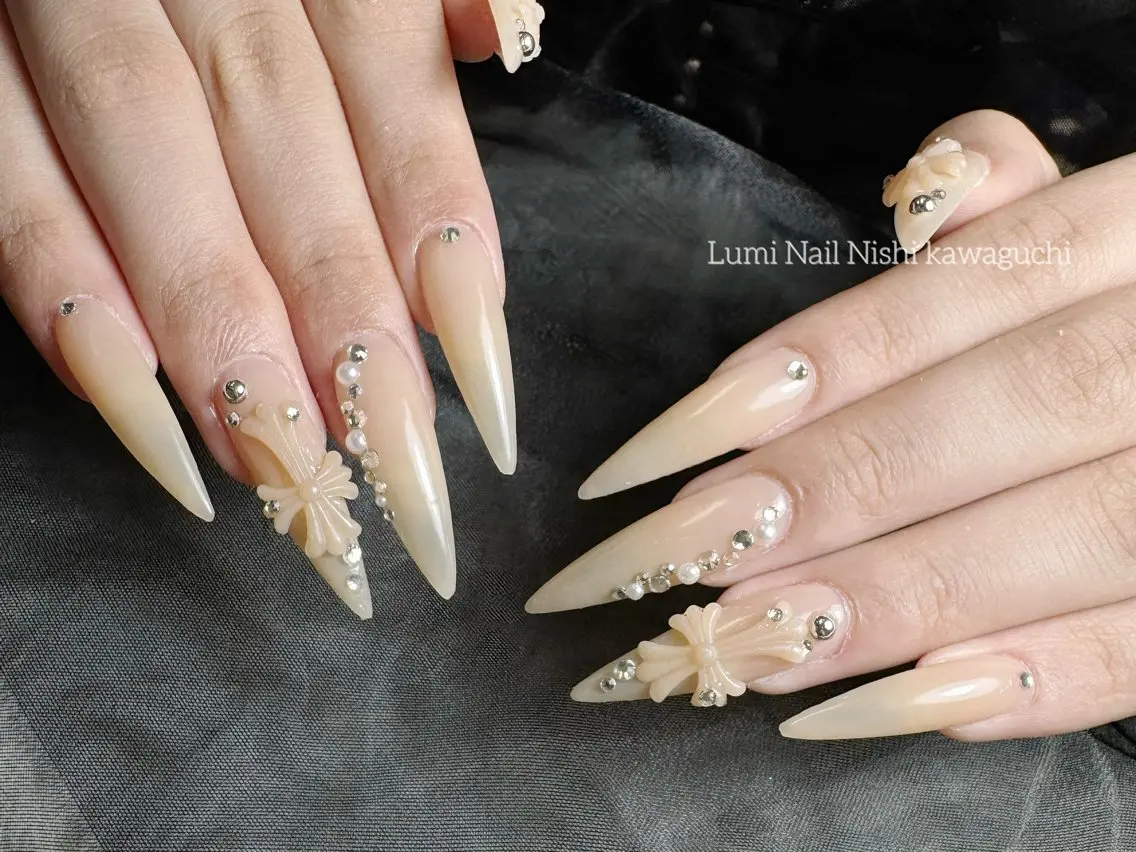ネイル アートネイル フラワーネイル フットネイル ジェルネイル キラキラネイル ハンドネイル Lumi Nail Salonのネイルデザイン