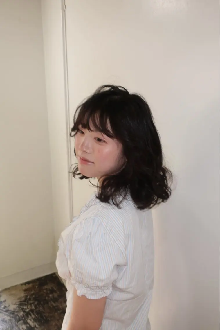 ミディアム 京都烏丸- イノウエ ツムギのヘアスタイル