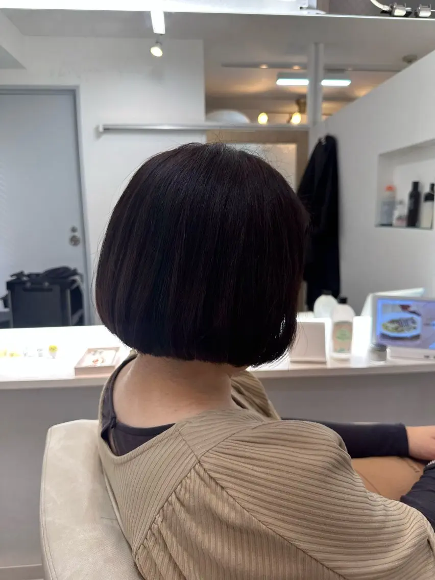 ミディアム ボブ カット ヘアカラー トリートメント 甲斐 飛鳥のヘアスタイル