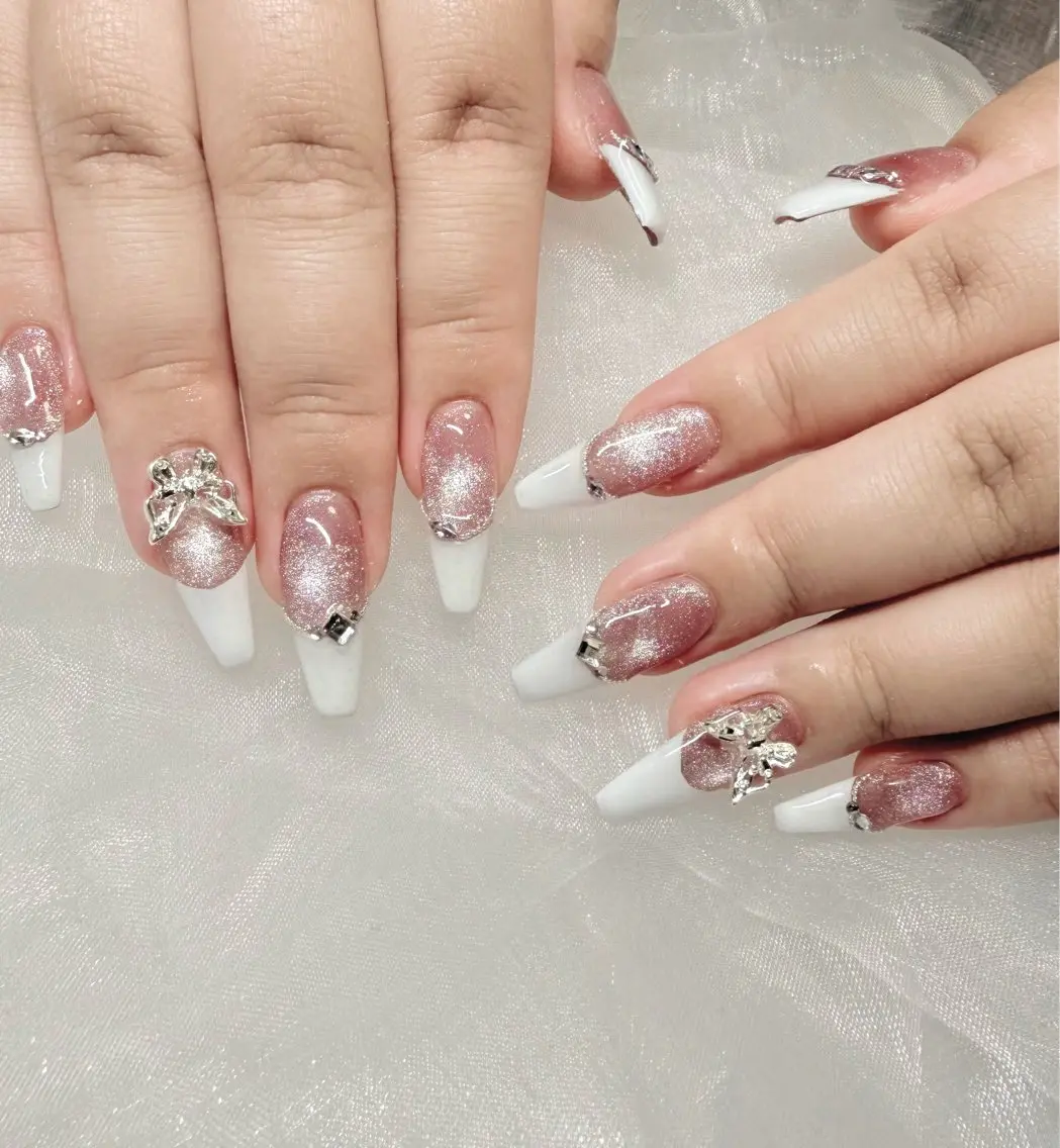 ネイル マグネットネイル CHARME 🤎〔RINA〕のネイルデザイン