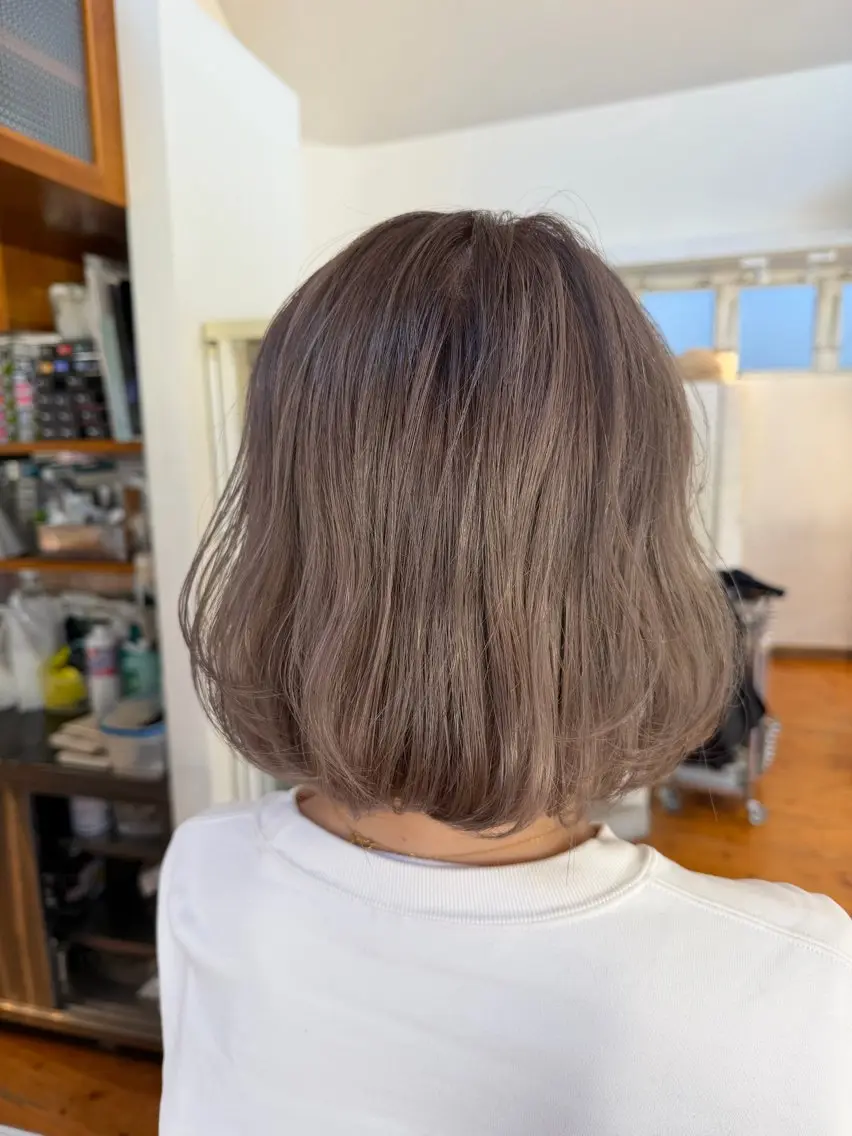 ミディアム 天谷 桂子のヘアスタイル