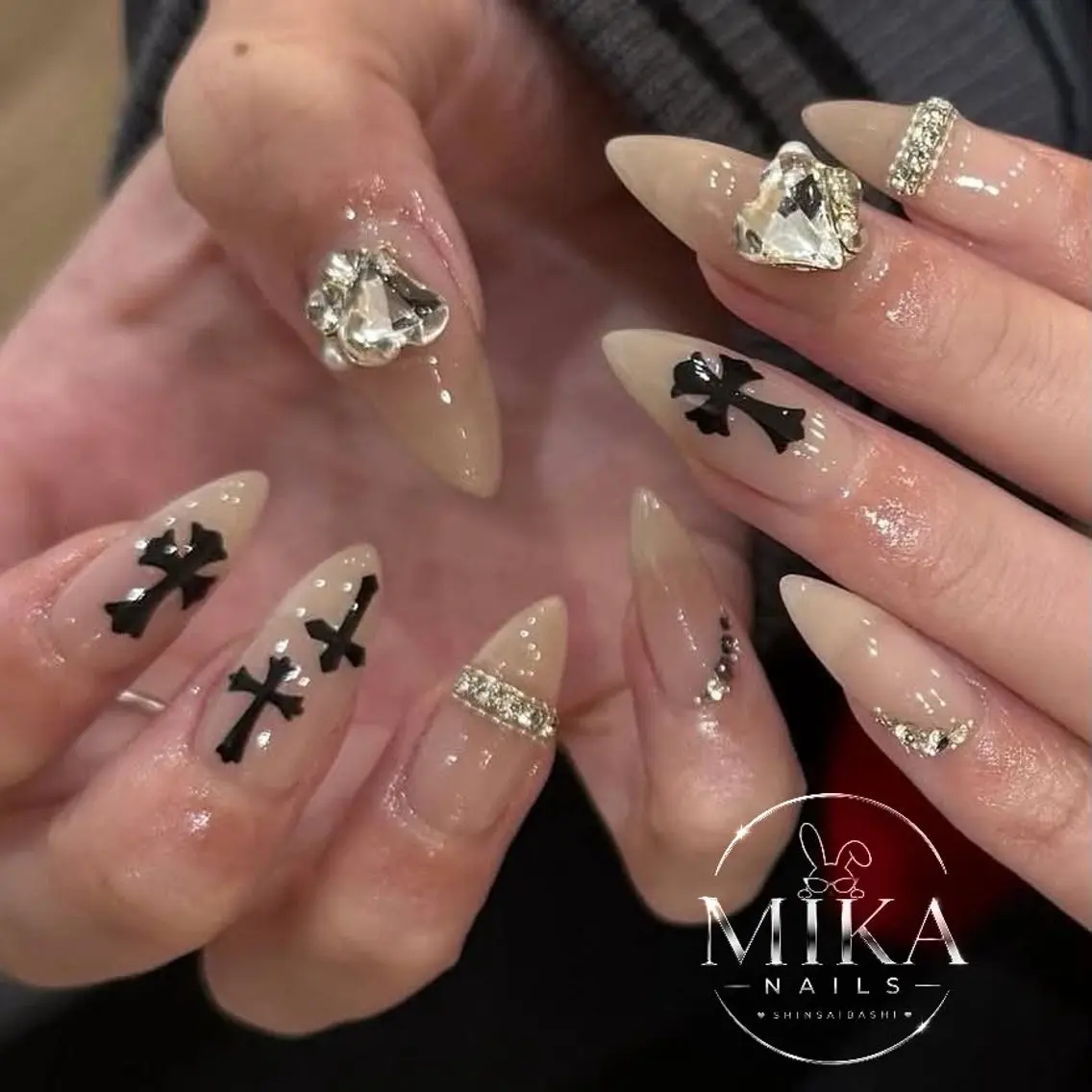 ネイル ガーリー キラキラネイル 韓国ネイル ロングネイル シンプルネイル ハンドネイル Genie Mika Nailsのネイルデザイン