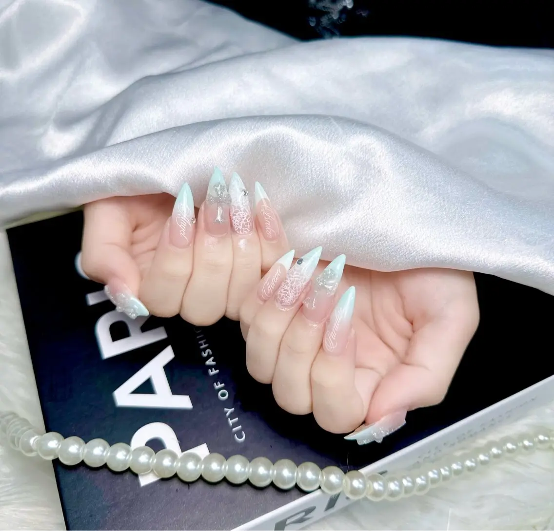 ネイル オーロラネイル チークネイル フラッシュネイル フレンチネイル ジェルネイル ハンドネイル ハンドケア Miyu Nailのネイルデザイン