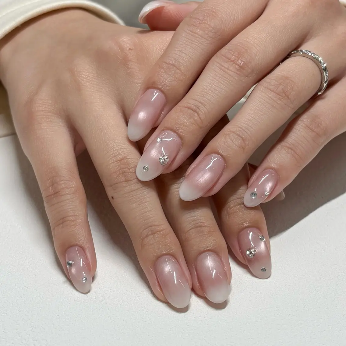 ネイル グラデーション キラキラネイル ピンク ストーンネイル ハンドネイル moeko nailのネイルデザイン