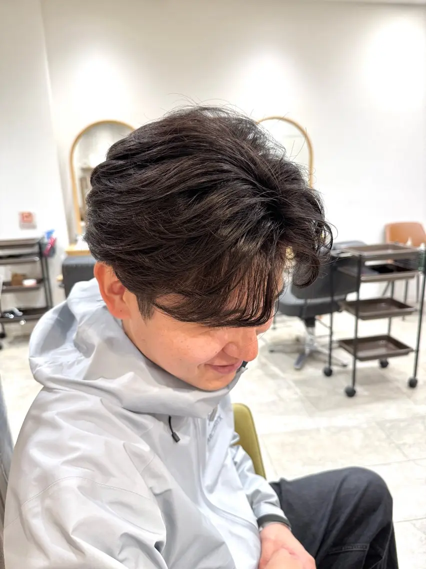 ショート パーマ メンズ センターパート メンズ韓国風 刈り上げ 韓国風ヘア カット パーマ 深田 綾香のヘアスタイル
