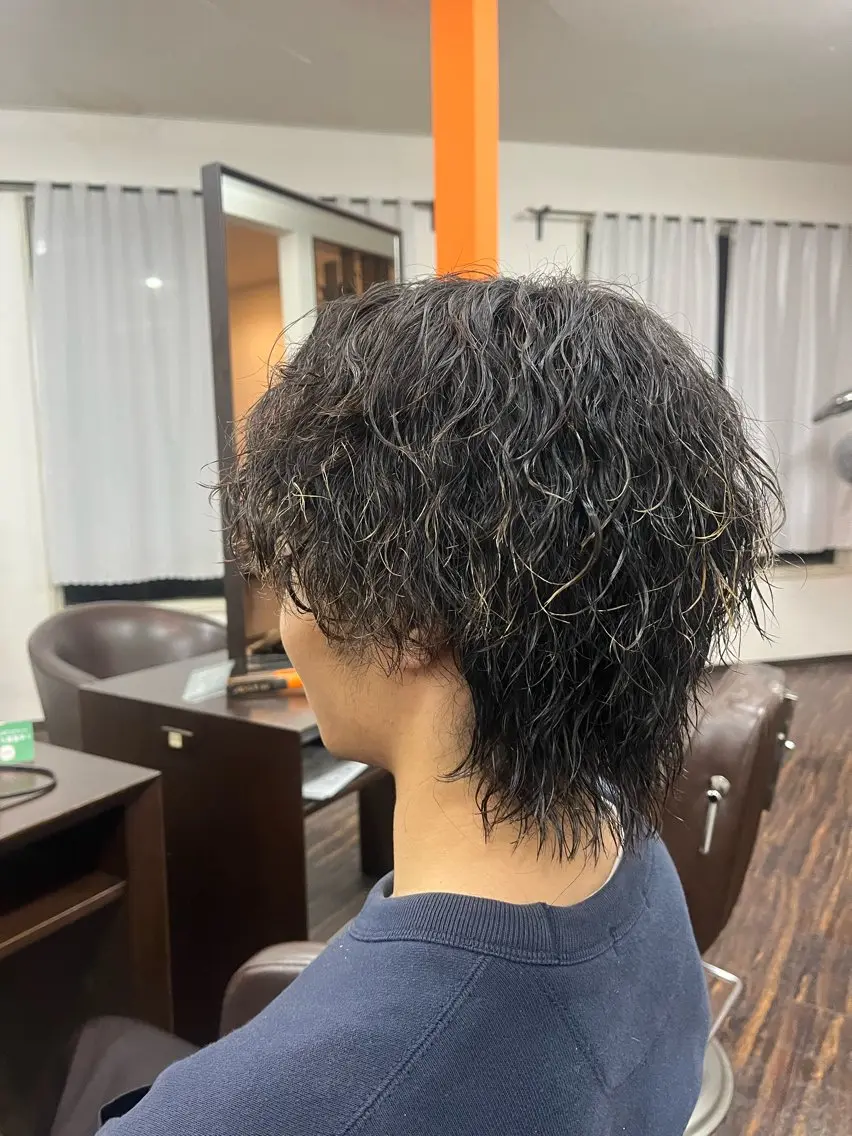 パーマ メンズ 鶴 章英のヘアスタイル