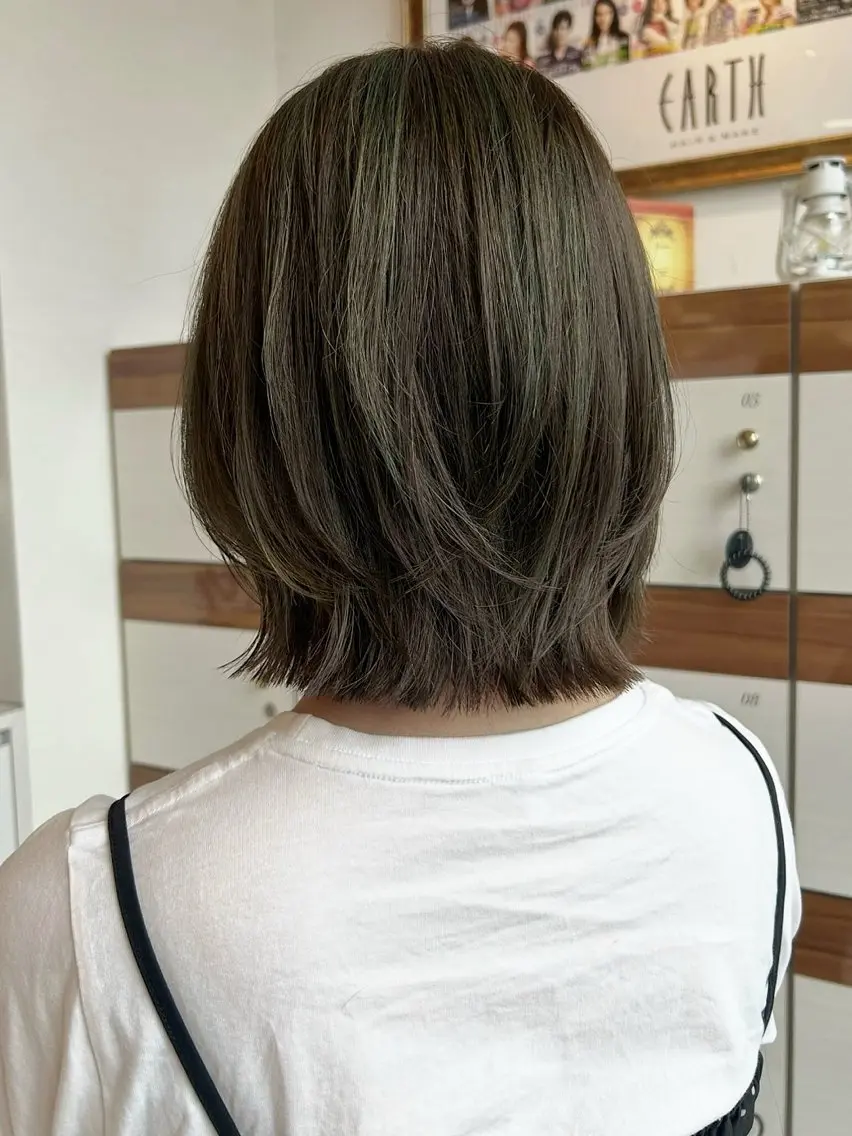 ショート カラー グレージュ ハイライトカラー オリーブグレージュ オリーブグレー ハイライト EARTH🎀 ryokaのヘアスタイル