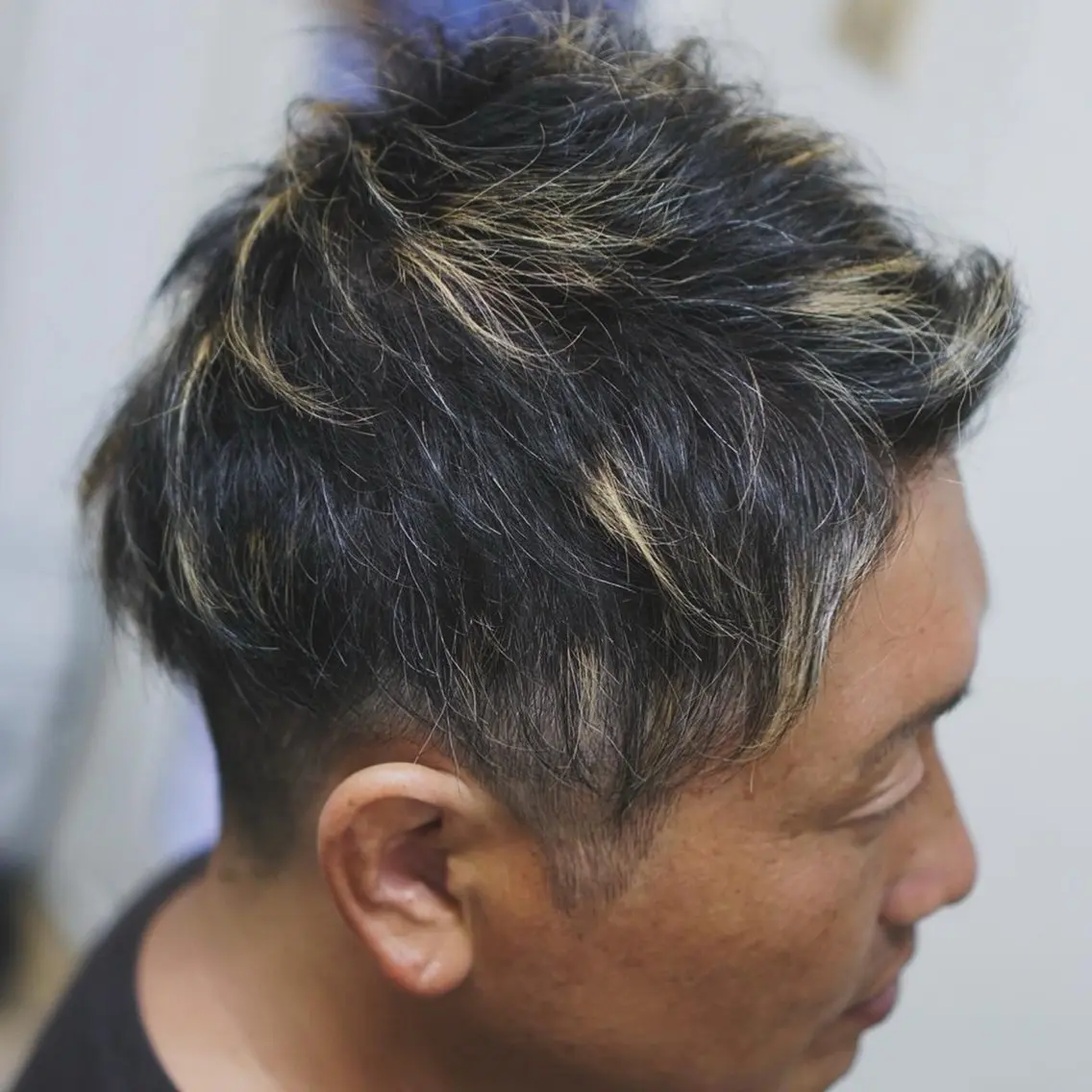 ショート カラー メンズ アップバング メンズハイライト メンズメッシュ 刈り上げ ハイライトカラー 中島 剛のヘアスタイル