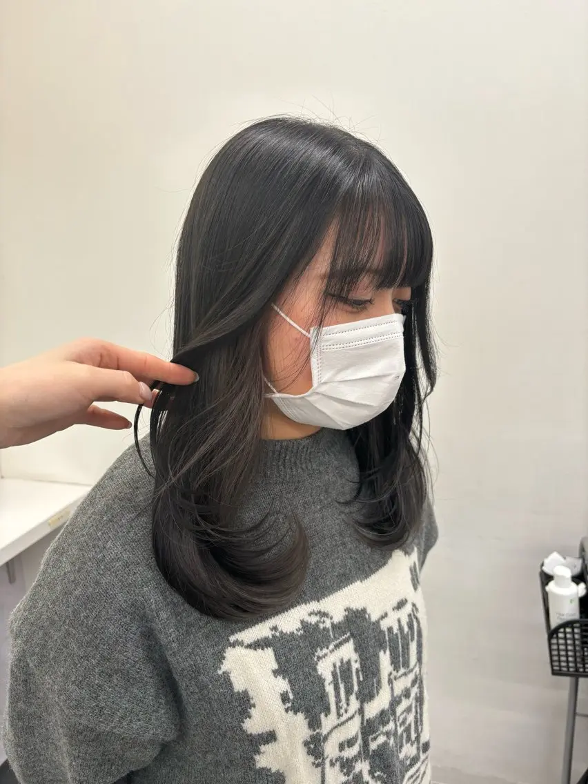 ロング カラー 抜け感レイヤー︴ ニュアンスカラーのヘアスタイル