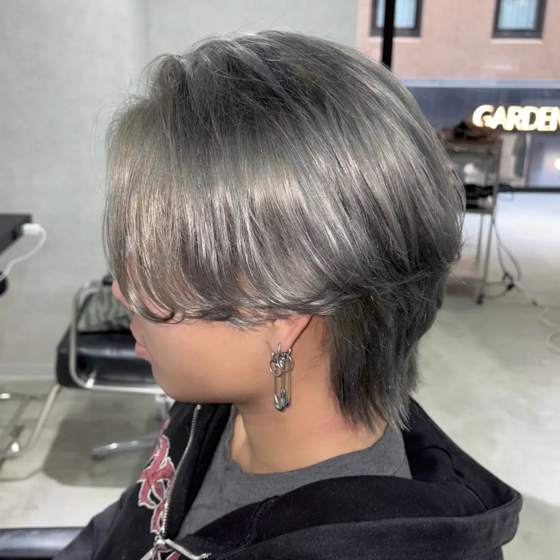 カラー メンズ シルバー ヘアカラー ★デザインカラー ハイトーン ももか★のヘアスタイル