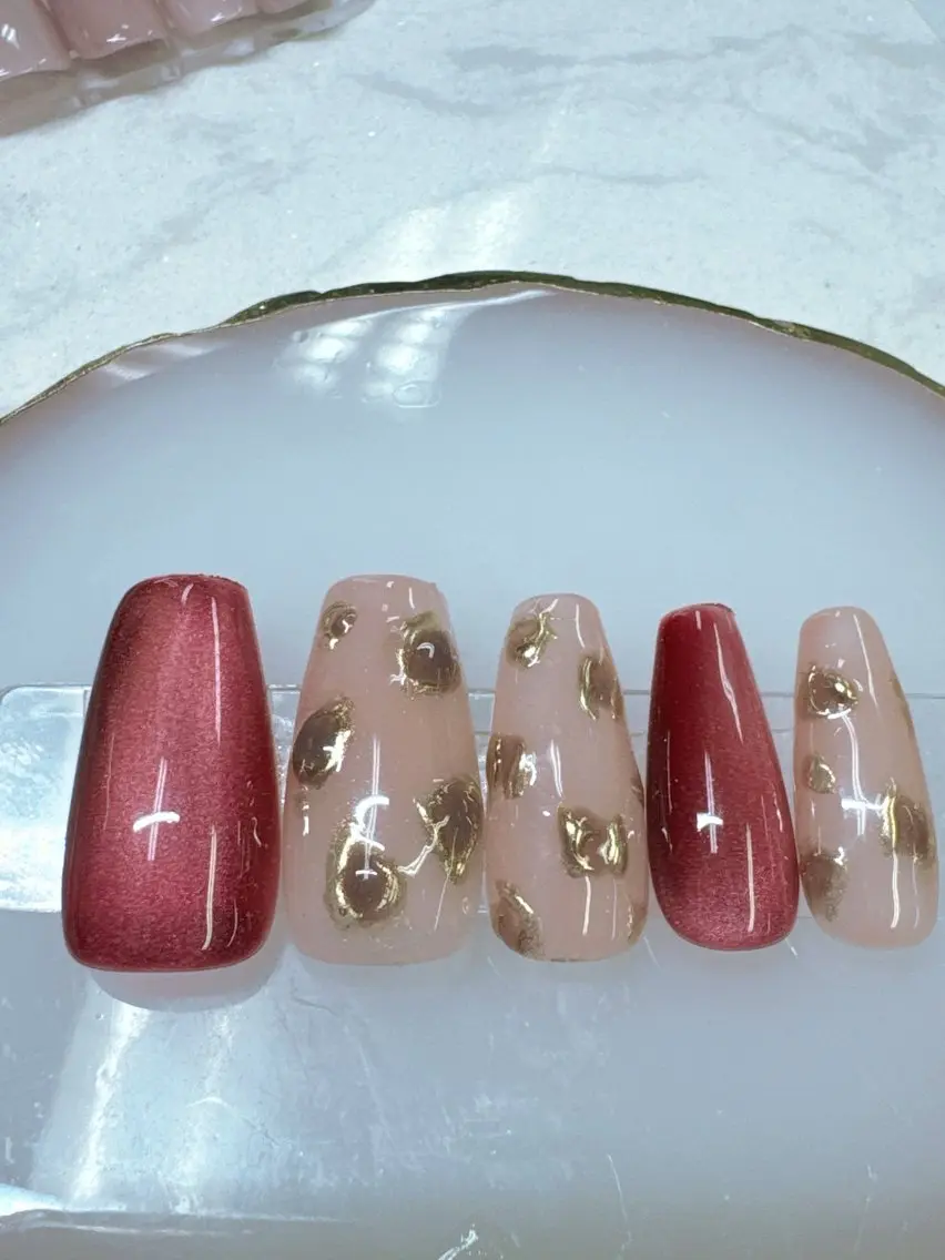 ネイル アートネイル べっ甲ネイル ボルドー ドット フットネイル Queeens nailのネイルデザイン