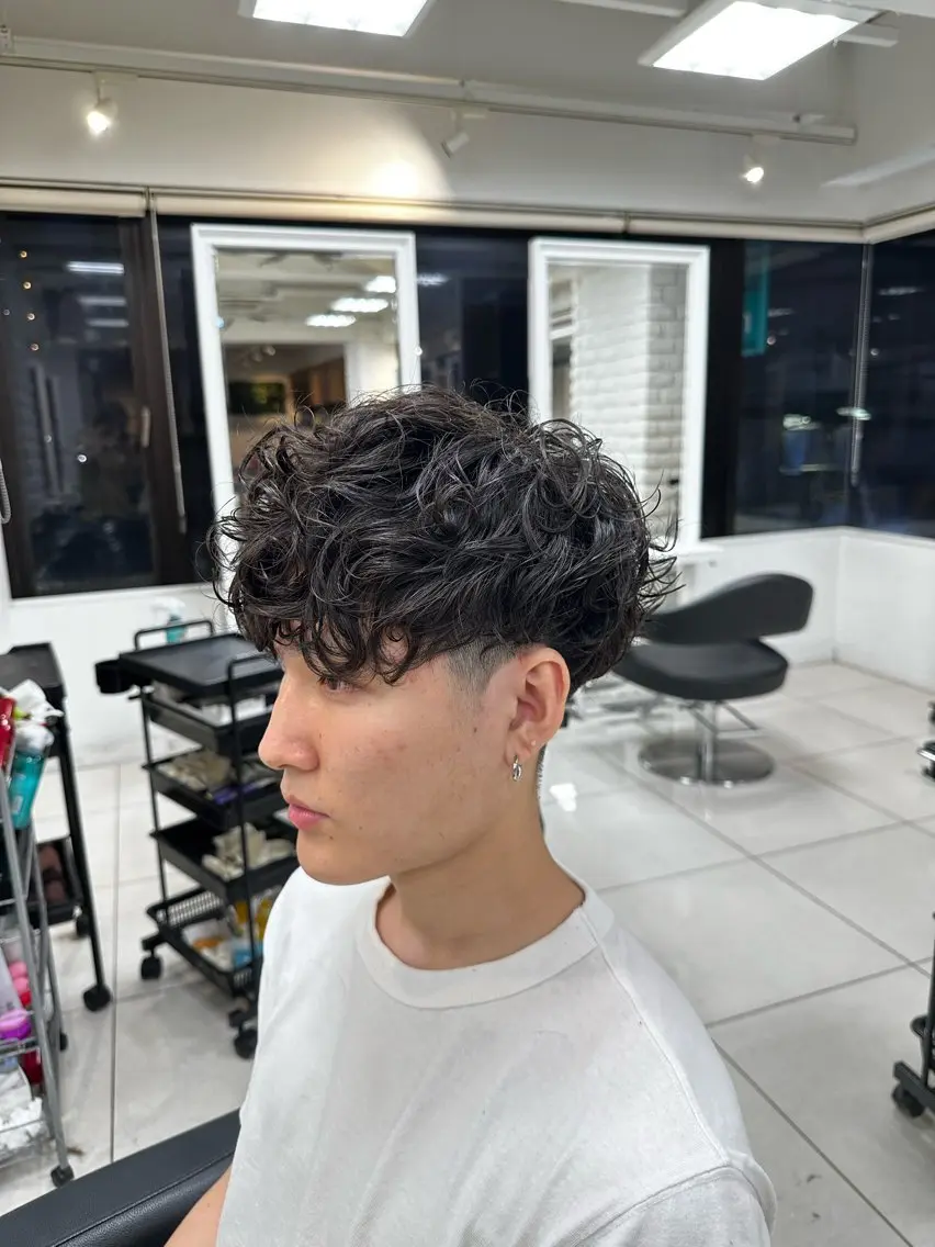 ショート パーマ メンズ スペインカール カット パーマ トリートメント フェザーパーマ職人 🪶ryosukeのヘアスタイル