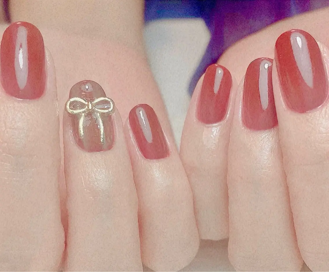 ネイル ボルドー ゴールド リボン ハンドネイル Nail Salon K 🧸美爪育成のネイルデザイン