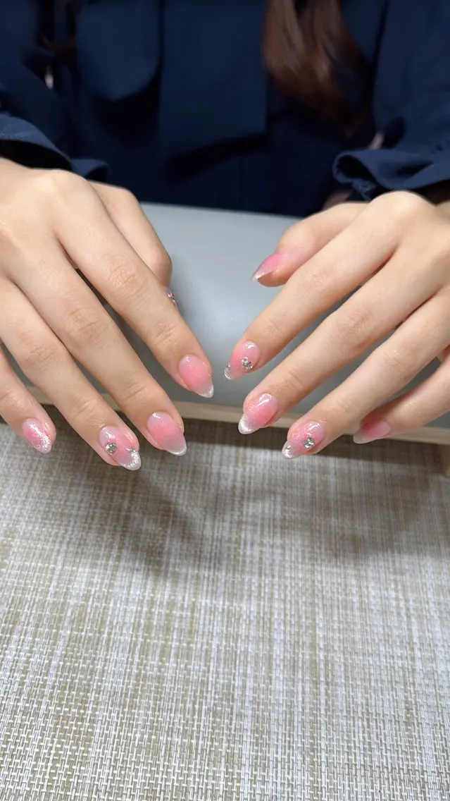 ネイル アートネイル オーロラネイル チークネイル フレンチネイル ガラスフレンチ 🎀YooLi Nail salonのネイルデザイン