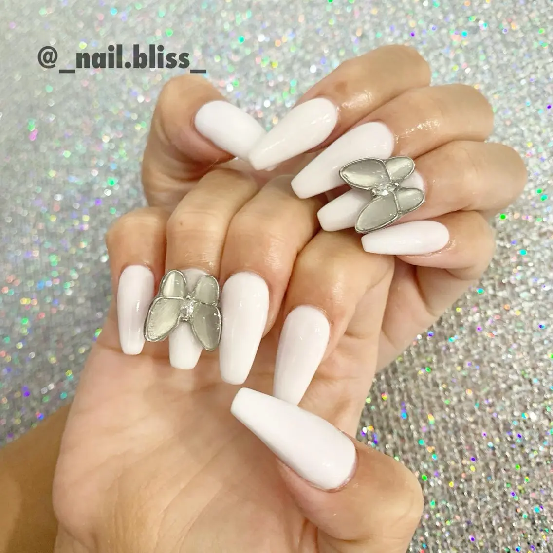 ネイル ホワイト NAIL BLISSのネイルデザイン