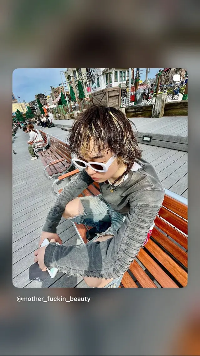 ミディアム カラー パーマ メンズ ミディアムパーマ メンズハイライト メンズパーマ メンズウルフカット ハイライトカラー カット ヘアカラー TIDE HAIR ショーイチのヘアスタイル