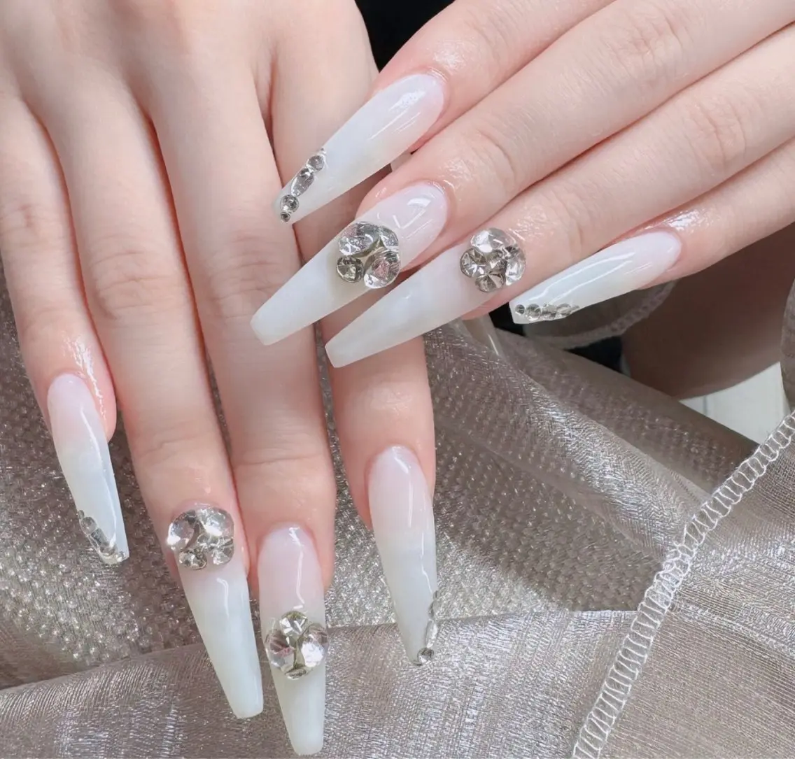 ネイル オーロラネイル フレンチネイル ジェルネイル ハロウィン キラキラネイル ハンドネイル H.baby Nail Salonのネイルデザイン