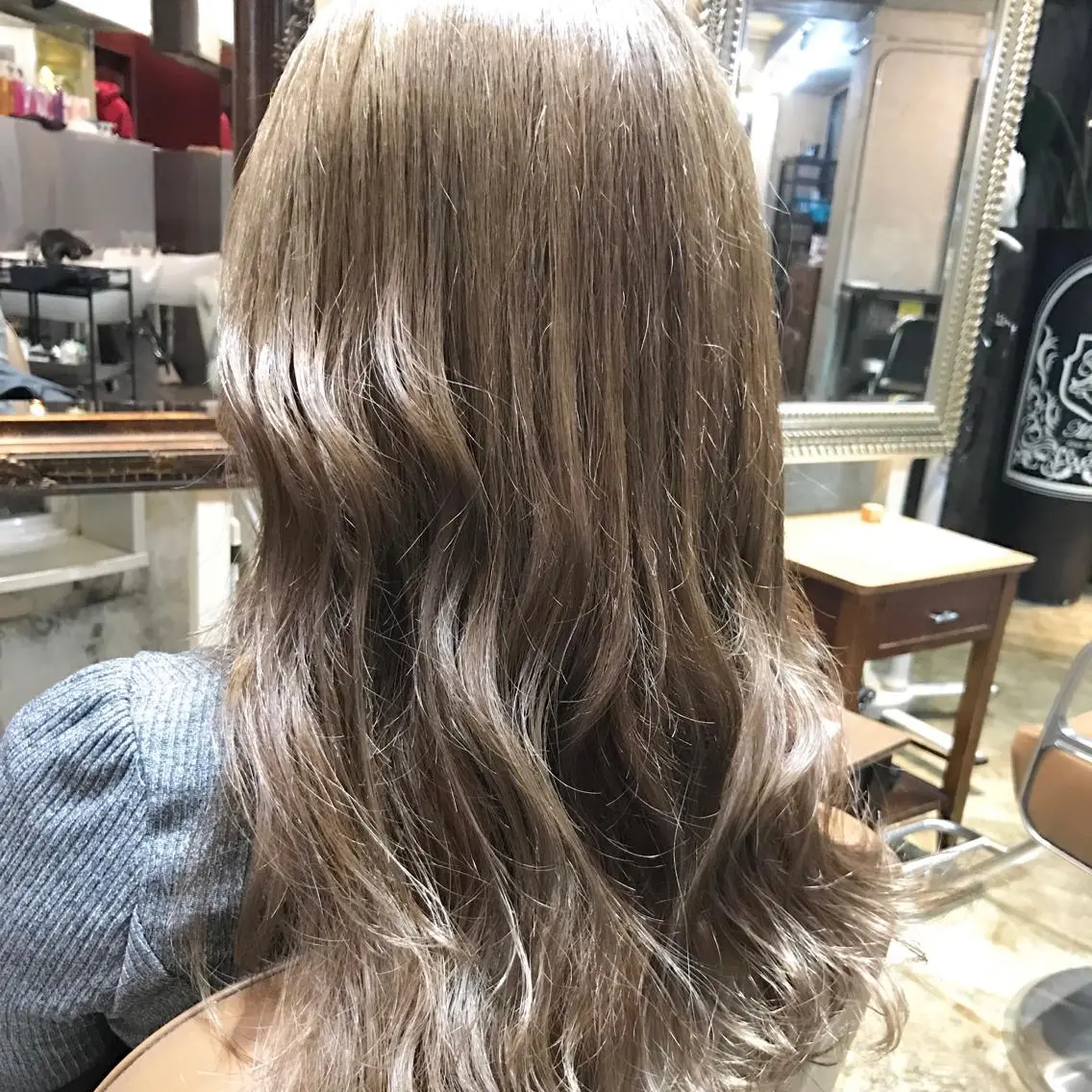 ロング カラー ベージュカラー ブリーチ ダブルカラー サロンドミルク 原宿のヘアスタイル