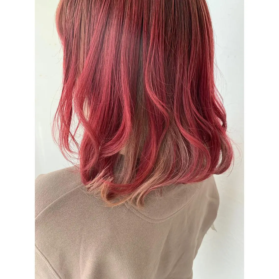 ミディアム カラー fio マナミのヘアスタイル