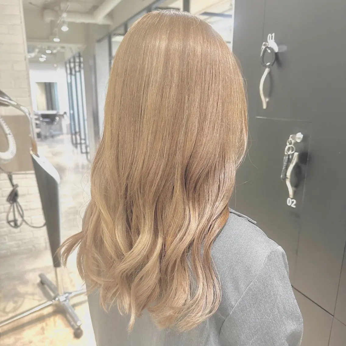 セミロング カラー ヘアカラー ハイトーン･髪質改善 MIOKAのヘアスタイル