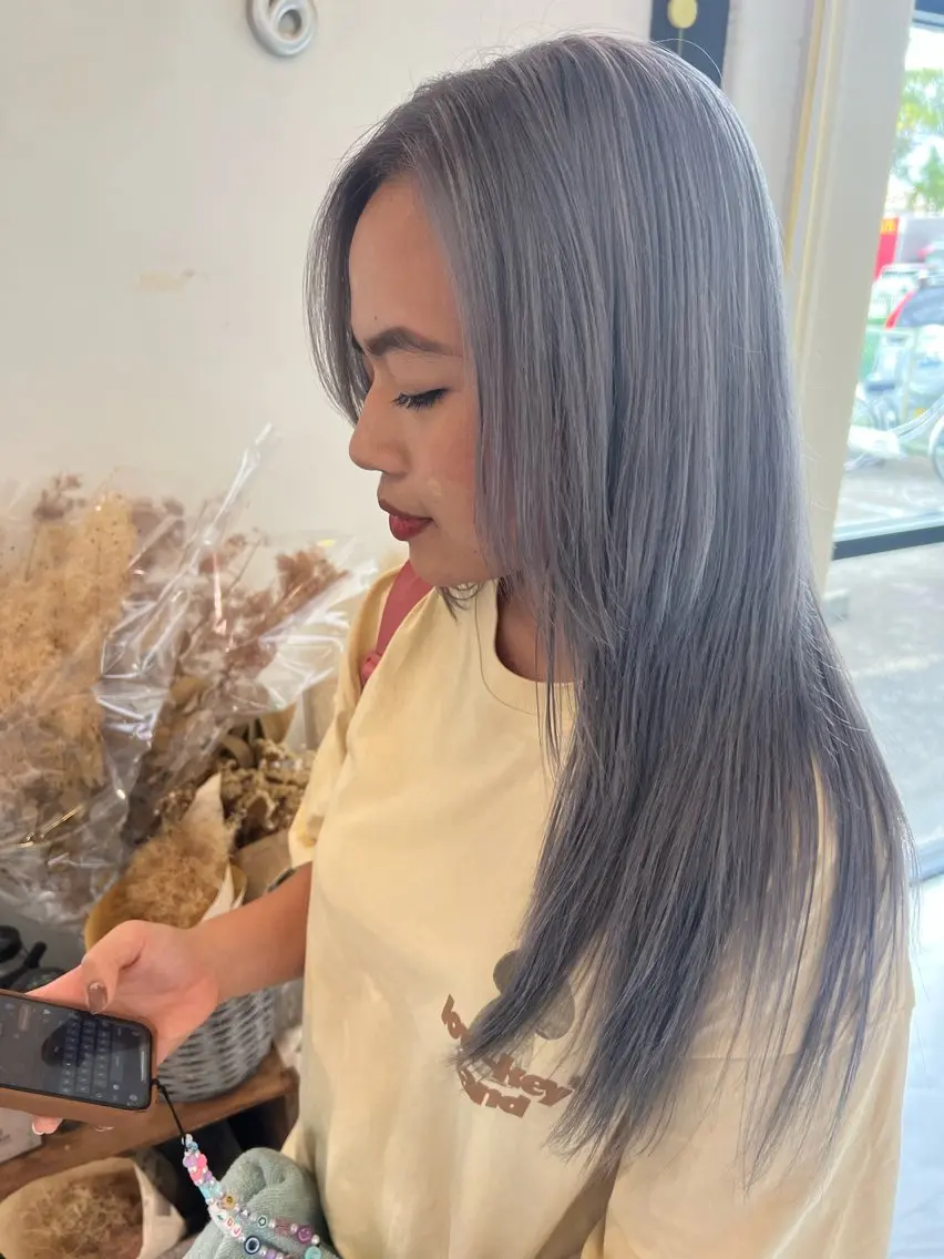 ロング 奥田 葵のヘアスタイル