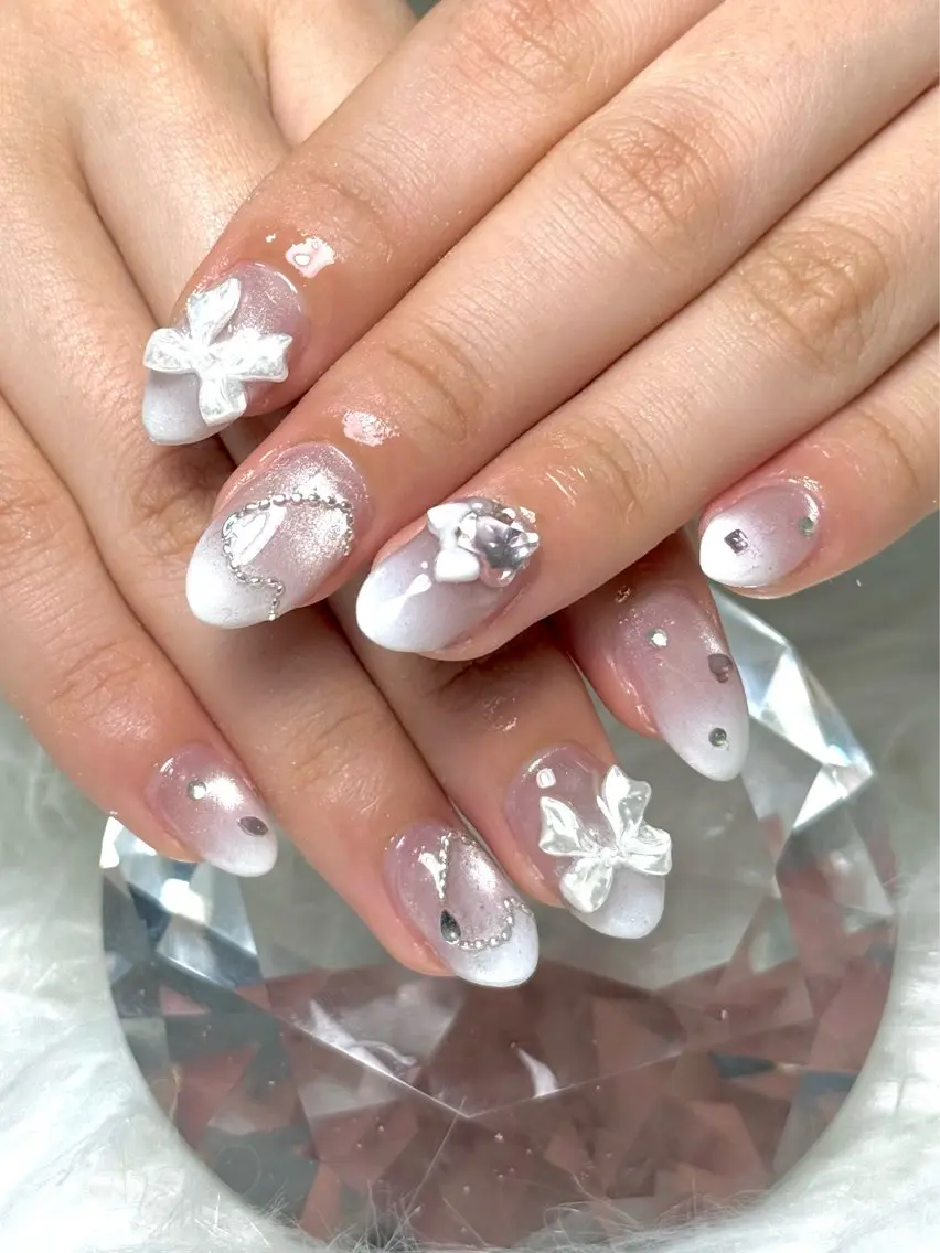 ネイル ハンドネイル ルシイ🎀新宿長さ 出しパーツ専門店のネイルデザイン
