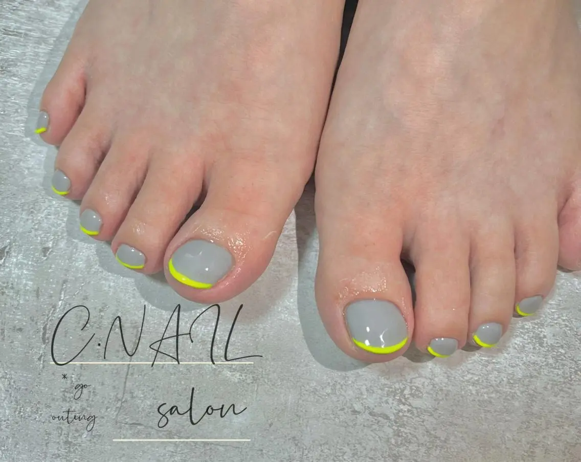 ネイル フットネイル ワンカラーネイル 黄色 C.Nail &Eyeのネイルデザイン