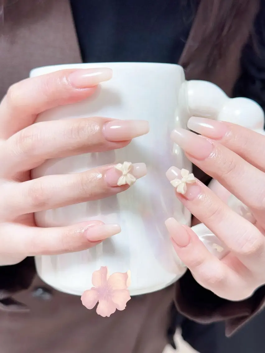 ネイル アートネイル オーロラネイル チークネイル フレンチネイル ガラスフレンチ ハンドネイル 🎀🎀YooLi Nail Salonのネイルデザイン