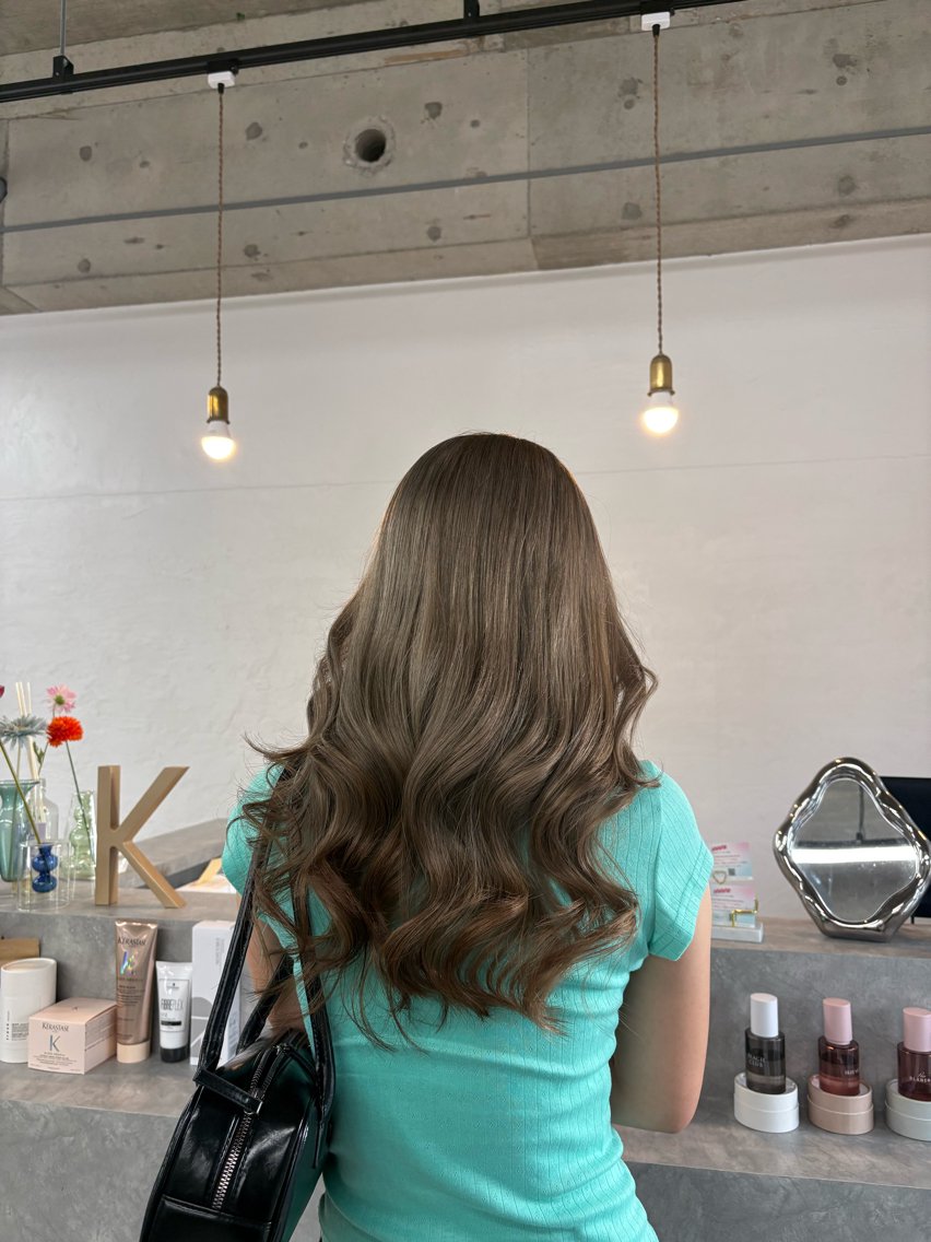 ロング カラー ヘアカラー miloc sayaのヘアスタイル