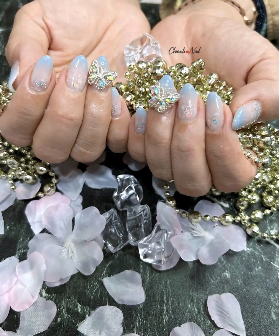 ネイル ブルー グラデーション ホログラムネイル ホワイト Chianti Nailのネイルデザイン