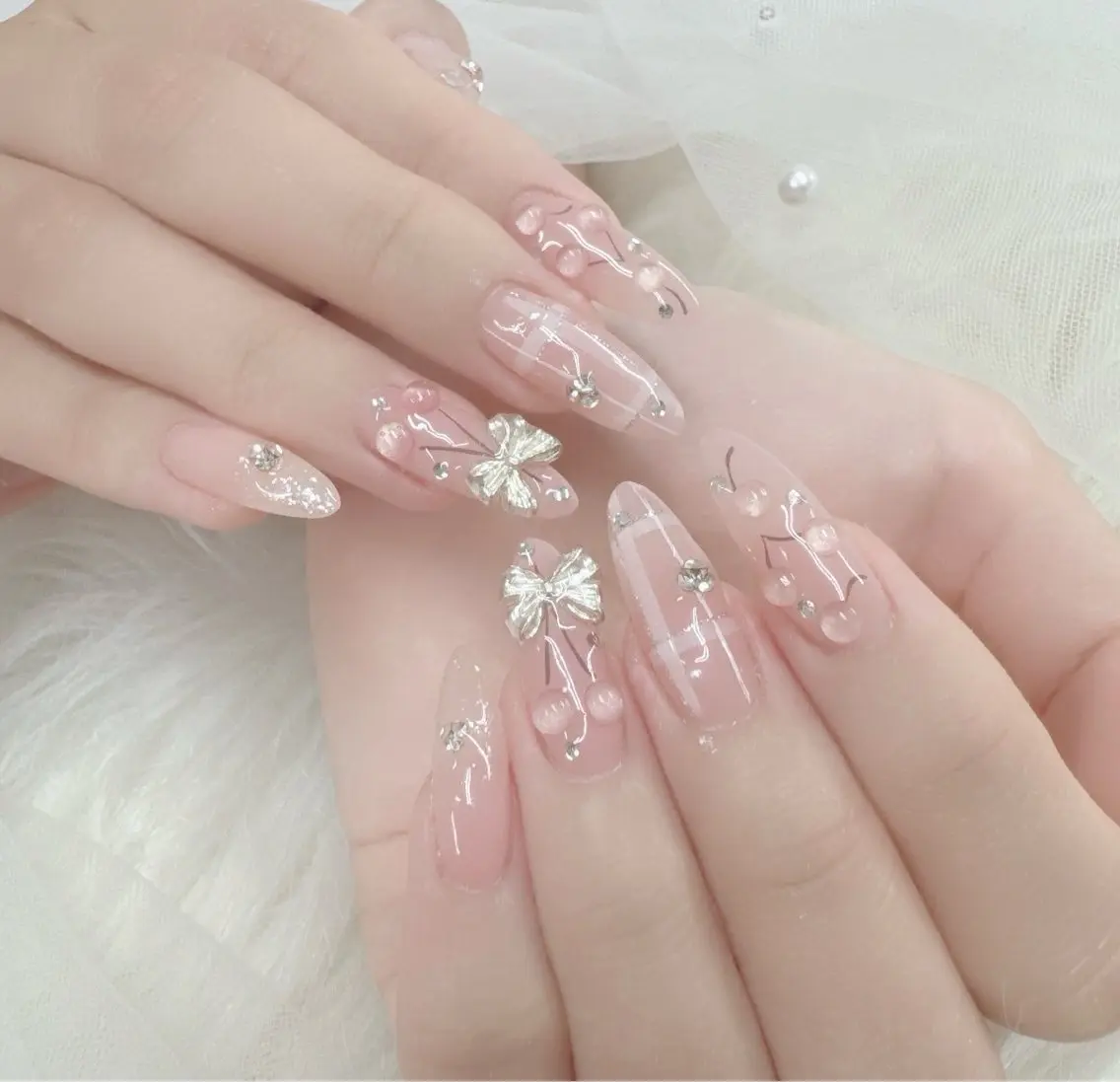 ネイル アートネイル オーロラネイル ボルドー チークネイル フレンチネイル ハンドネイル Sakura Nail Salonのネイルデザイン