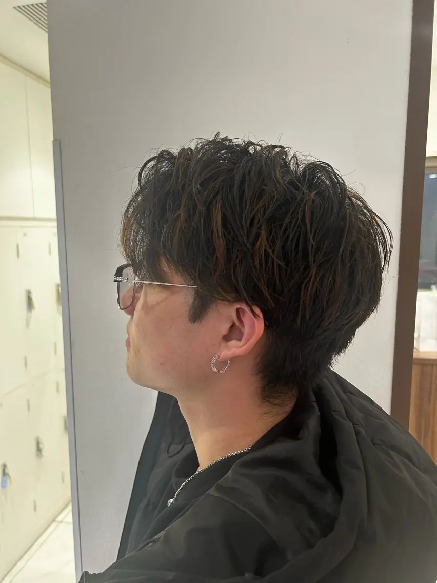 カラー メンズ メンズハイライト ハイライトカラー カット ヘアカラー 🌟縮毛矯正/髪質改 善🌟赤嶺智偉のヘアスタイル