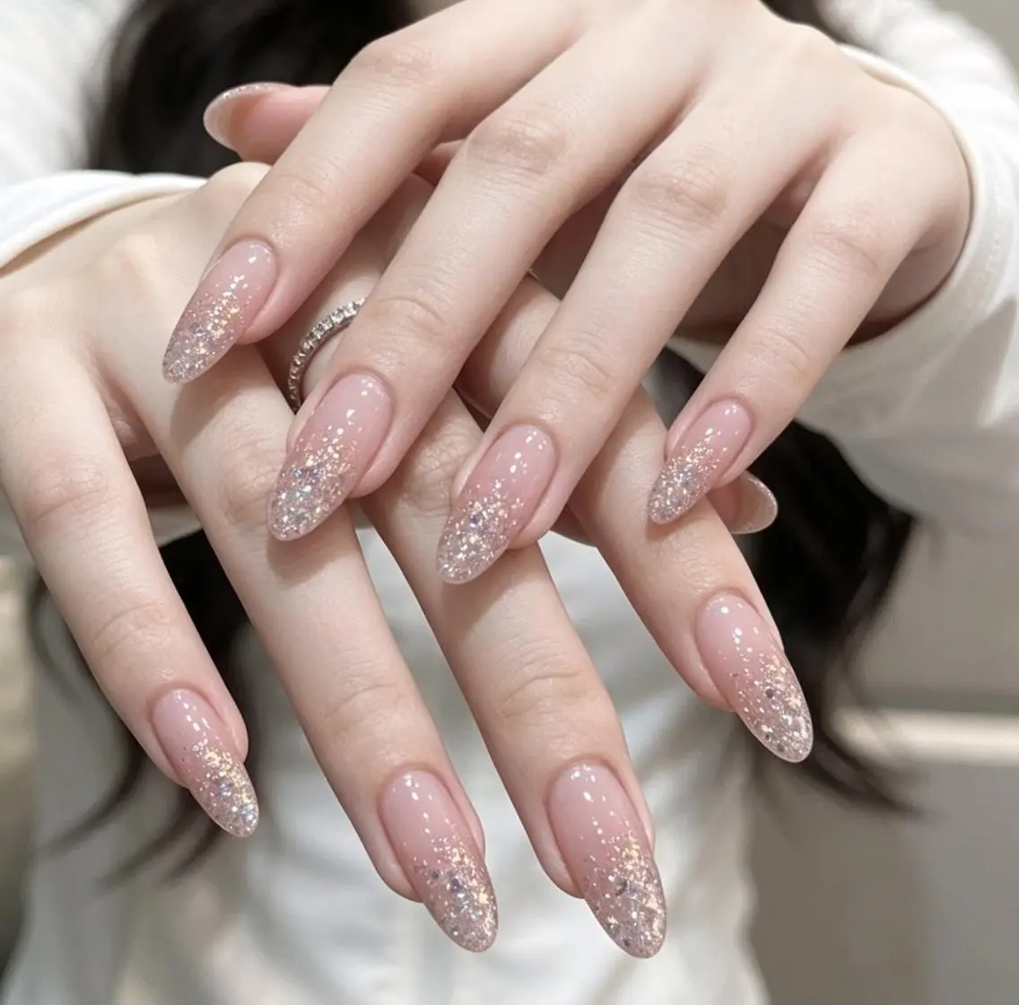 🤲 ラメグラデーション(クリアベース)【ジェルオフ+500】 ✨ 上品で華やかなラメグラ♪オフィスにもおすすめ💕の写真