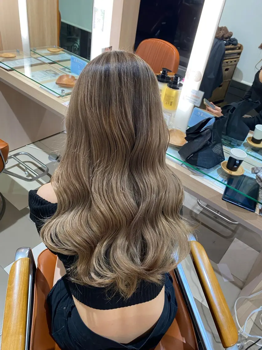 ロング カラー ヘアカラー トリートメント カットモデル 🦋熊田 史織のヘアスタイル