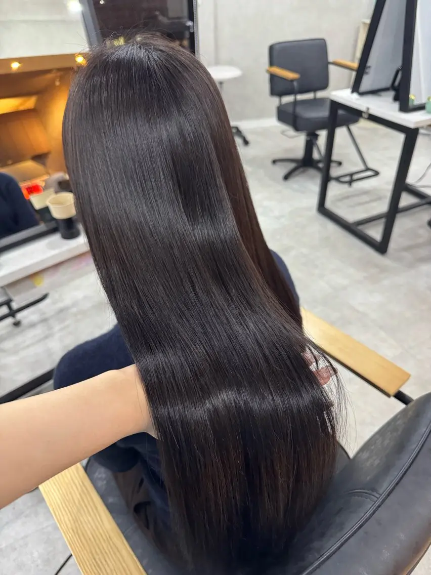 ロング カラー アッシュ アッシュブラウン ベージュカラー 黒髪 ブリーチ カット ヘアカラー トリートメント 赤み無し柔らかカラー 【梅田】madokaのヘアスタイル